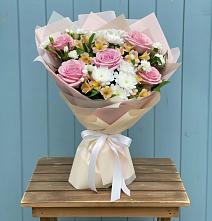 Букет цветов из:  Гвоздики, Орхидеи и Розы в Товарковский
