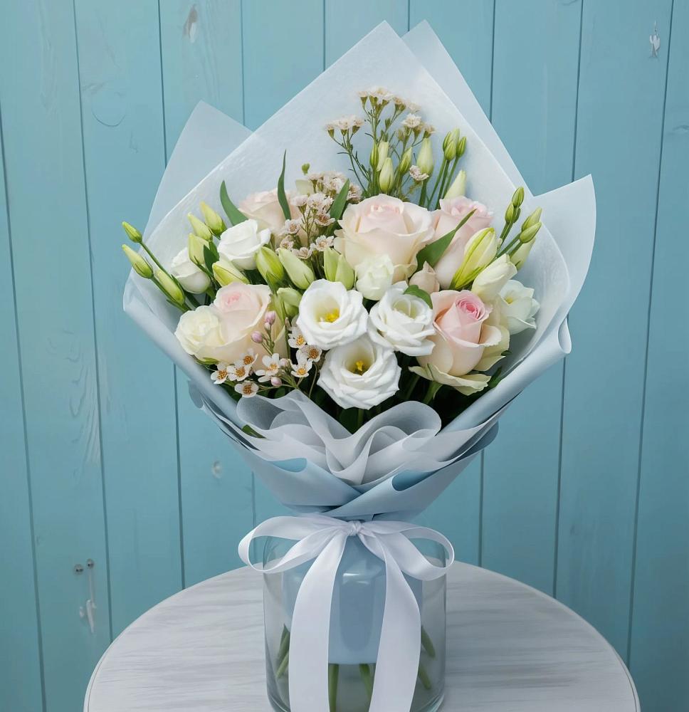 Букет цветов из: Розы и Лизиантусы в Товарковский