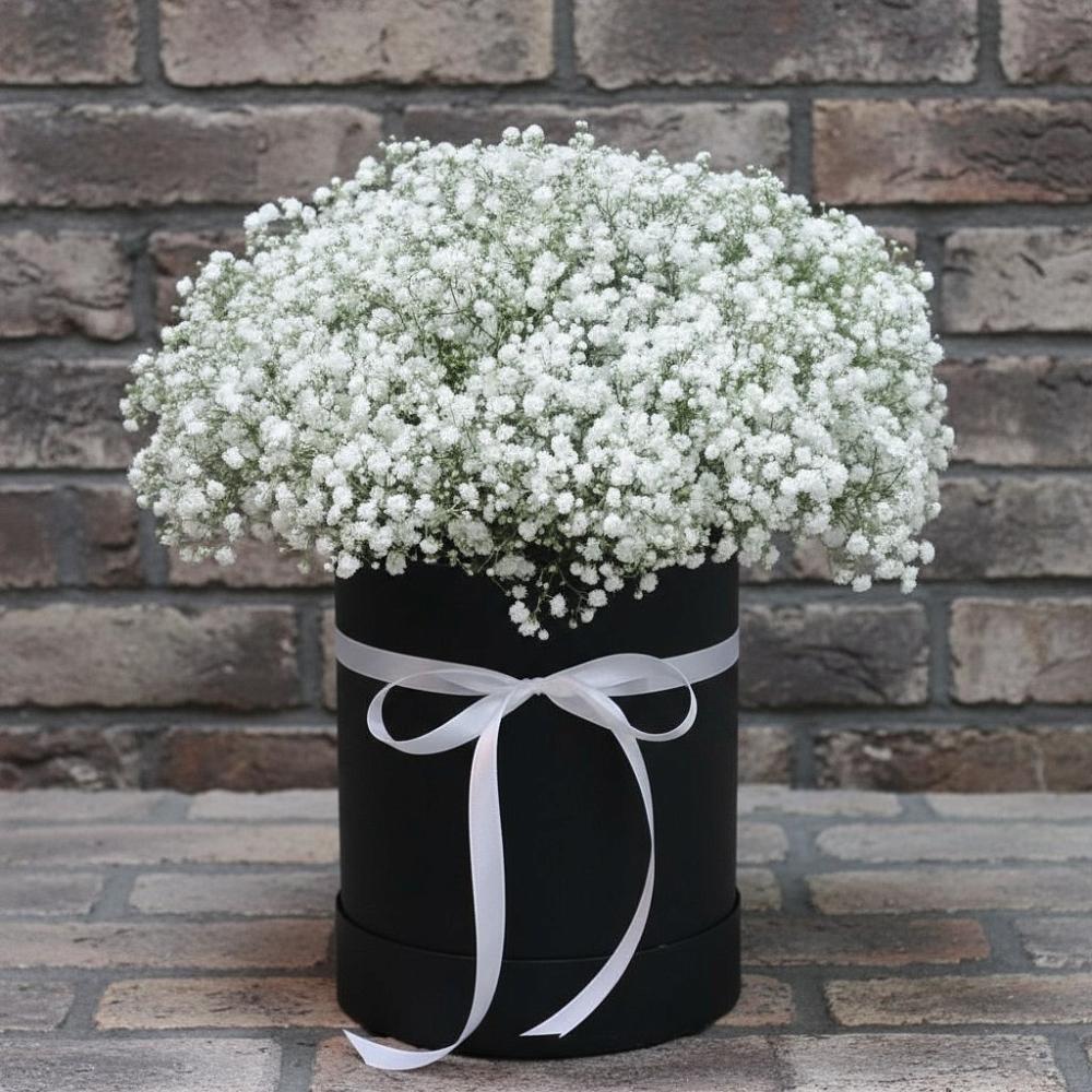 Цветочная композиция из Гипсофила в шляпной коробке в Товарковский