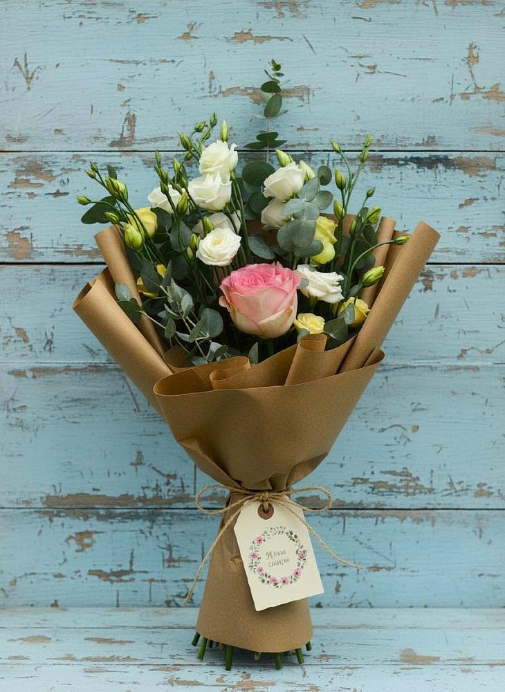 Букет цветов из: Розы и Лизиантусы в Товарковский