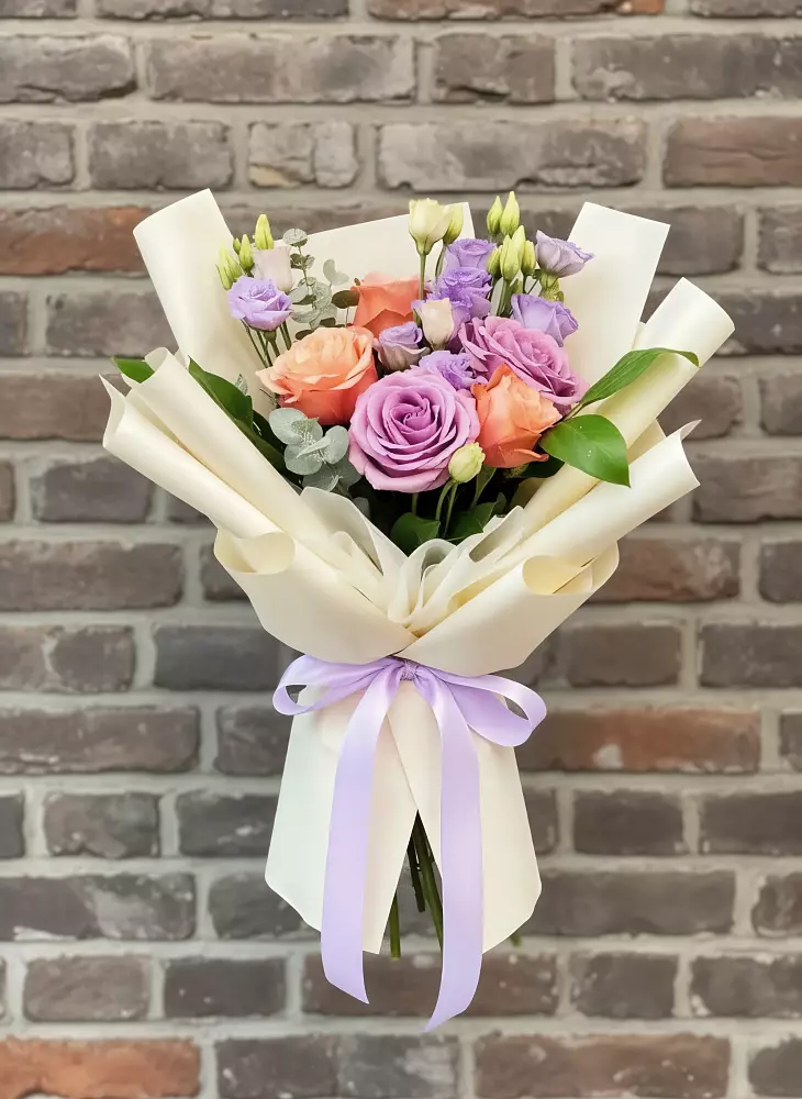 Букет цветов из: Лизиантусы и Розы в Товарковский