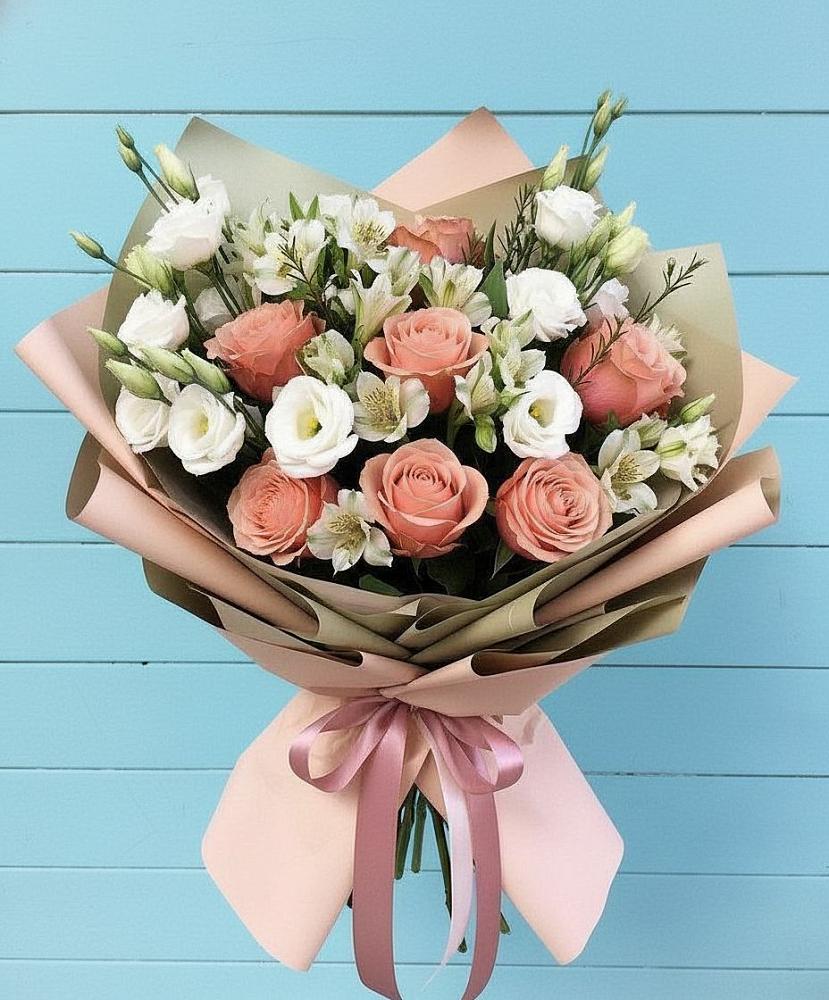Букет цветов из: Розы, Альстромерии и Лизиантусы в Товарковский