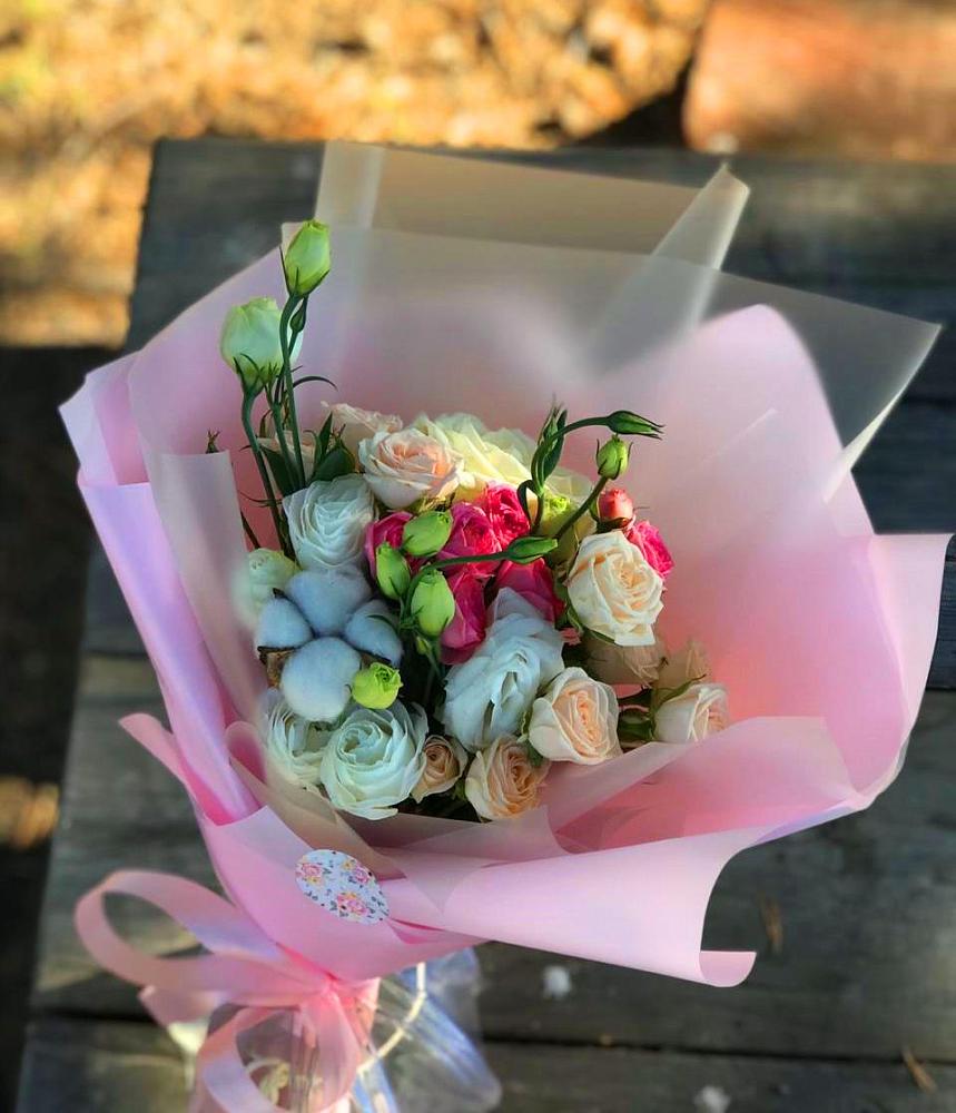 Букет цветов из: Розы и Лизиантусы в Товарковский