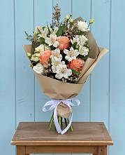 Букет цветов из:  Альстромерии, Лизиантусы, Розы и Хризантемы #REPLACE_PRED# Товарковский