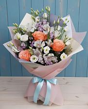 Букет цветов из:  Лизиантусы, Розы, Альстромерии и Гипсофила в Товарковский