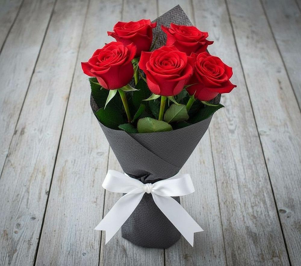 Букет 5 Красных роз Эдлесс Лав в Товарковский