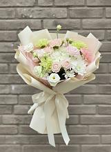 Букет цветов из:  Гвоздики, Розы, Лизиантусы и Хризантемы в Товарковский