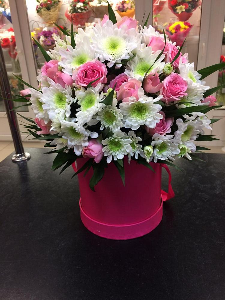 Цветочная композиция из Розы и Хризантемы в шляпной коробке в Товарковский