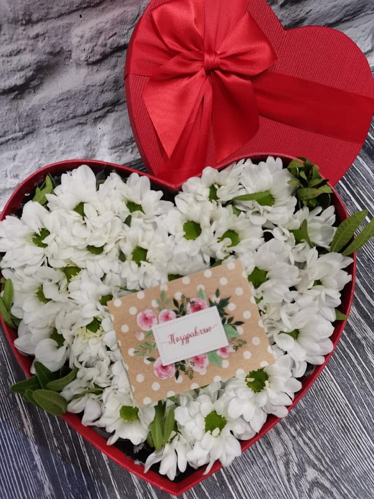 Цветочная композиция из Хризантемы в виде сердца в Товарковский