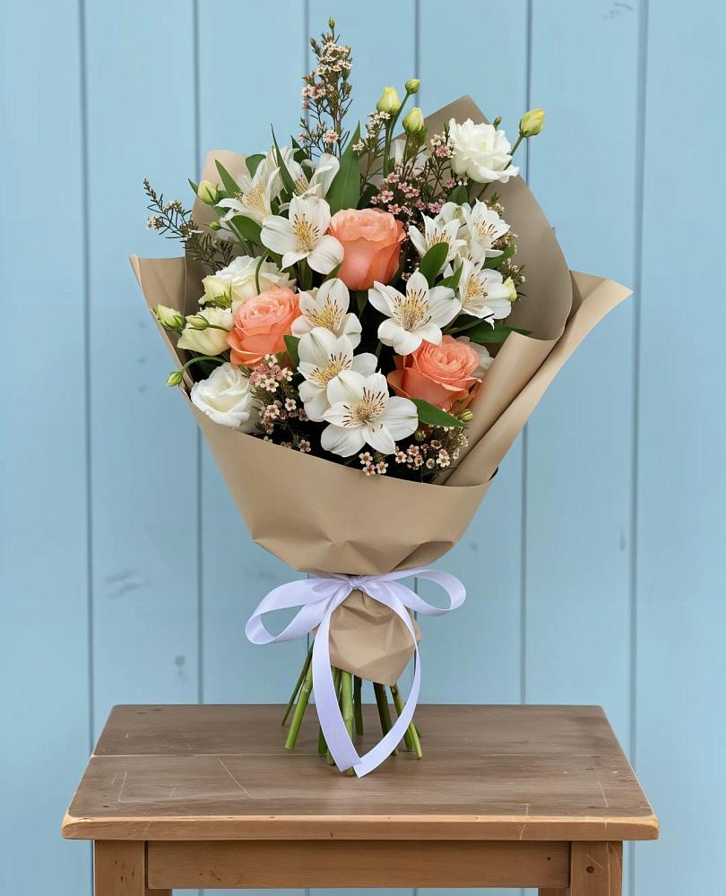 Букет цветов из: Альстромерии, Лизиантусы, Розы и Хризантемы в Товарковский